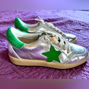 Size 9 authentic vintage Havana sneakers